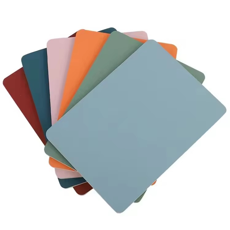 Bőrkitöltő típusú ütközésgátló fallemez